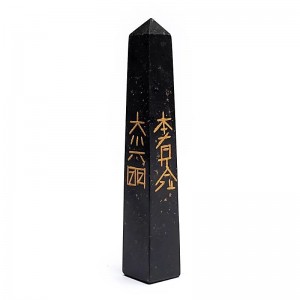 Obelisk van zwarte toermalijn met reikisymbolen