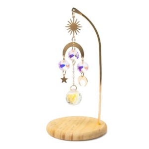 Suncatcher op houten voet met zon, maan en ster